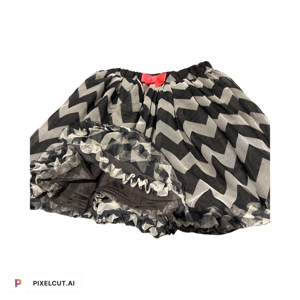 H&M black and gray Girls Chevron skirt with a pink bow detail Girls 7-8. - Picture 2 of 6